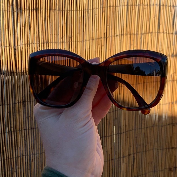 Chanel polarized oversize tortoiseshell sunglasses - Picture 8 of 8